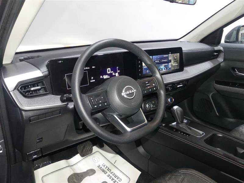 Used 2025 Nissan Kicks SV AWD/4WD image 23