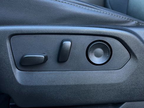 Used 2024 Chevrolet Suburban LT image 28