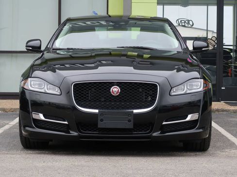 Used 2019 Jaguar XJ R-Sport image 2