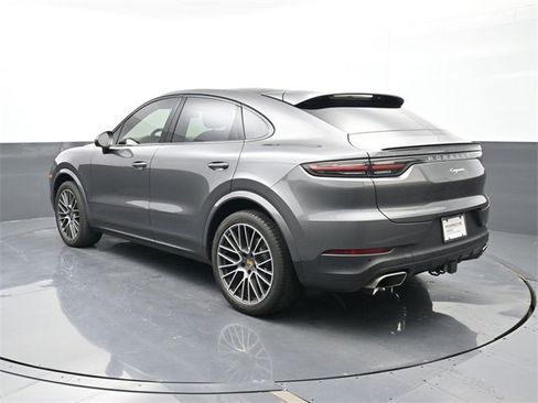 Used 2021 Porsche Cayenne Coupe w/ Premium Package image 3