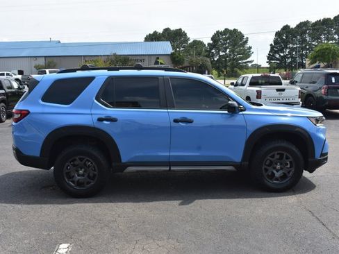 Used 2023 Honda Pilot TrailSport image 4