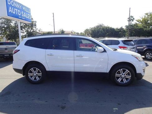 Used 2016 Chevrolet Traverse LT image 2
