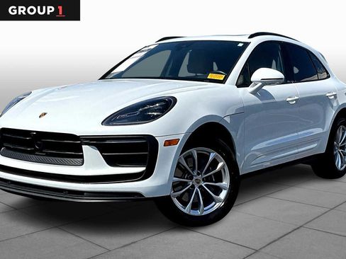 Used 2025 Porsche Macan image 1