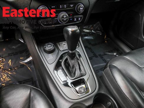 Used 2023 Jeep Cherokee Altitude Lux image 21