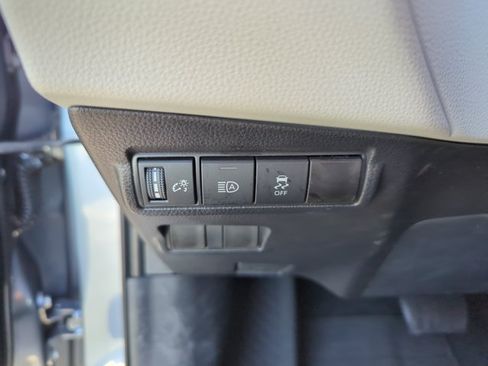 Used 2026 Toyota Corolla Cross LE FWD image 11