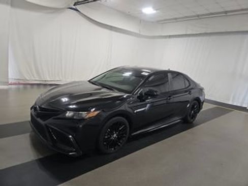 Used 2021 Toyota Camry SE FWD image 1