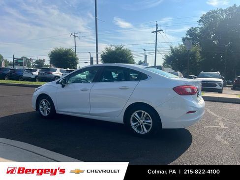 Certified 2018 Chevrolet Cruze LT w/ Convenience Package FWD image 5