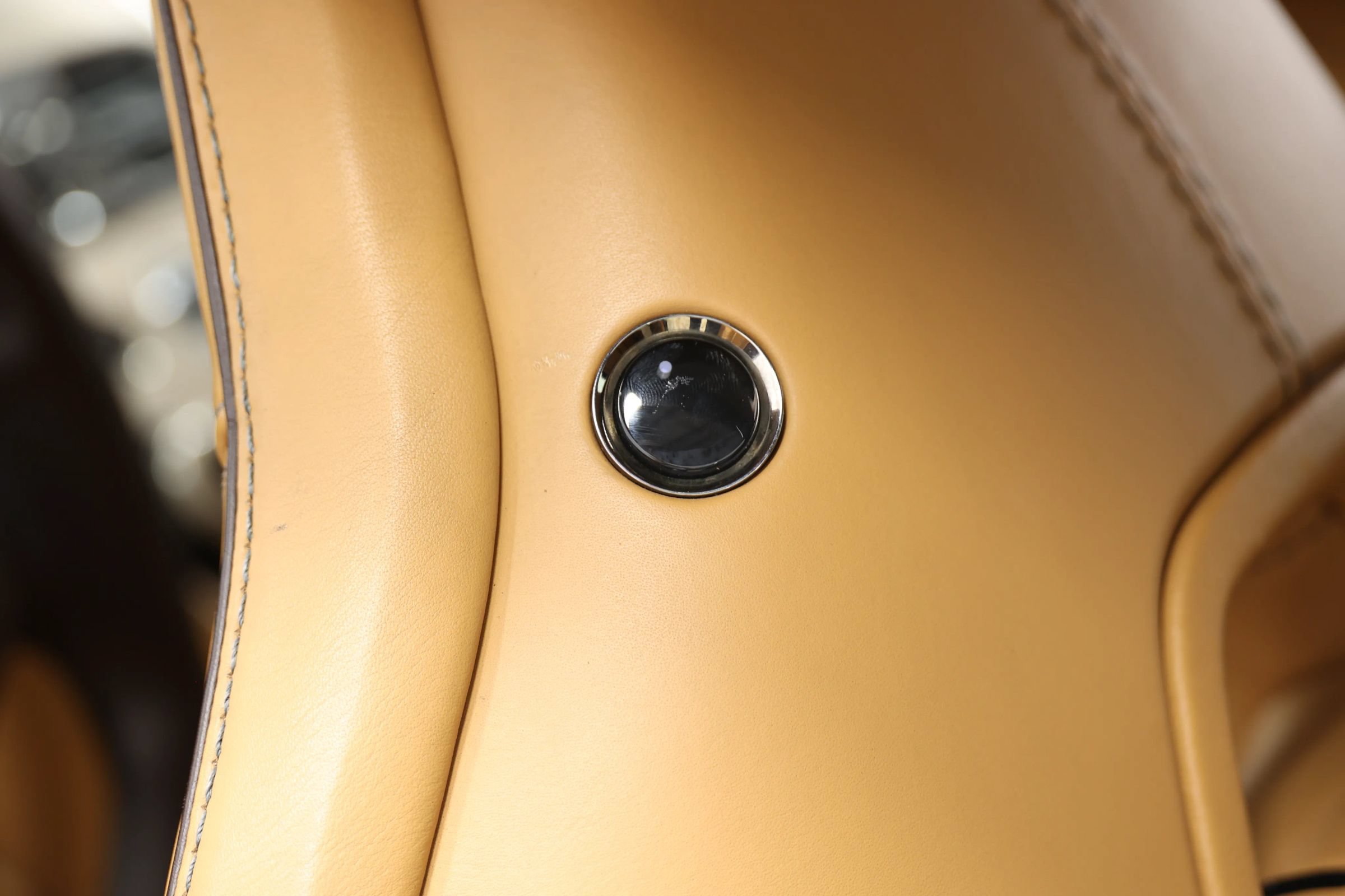 Used 2015 Aston Martin Vanquish Volante RWD image 45