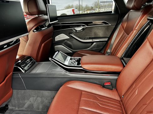 Used 2020 Audi S8 L image 11