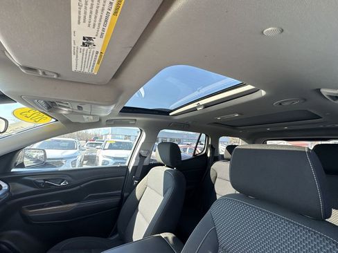 Used 2023 GMC Acadia SLE w/ Driver Convenience Package image 16