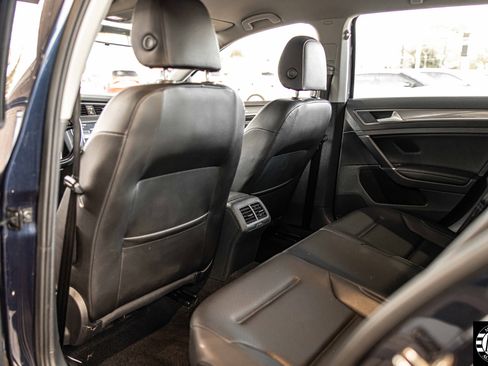 Used 2017 Volkswagen Golf Alltrack S image 32