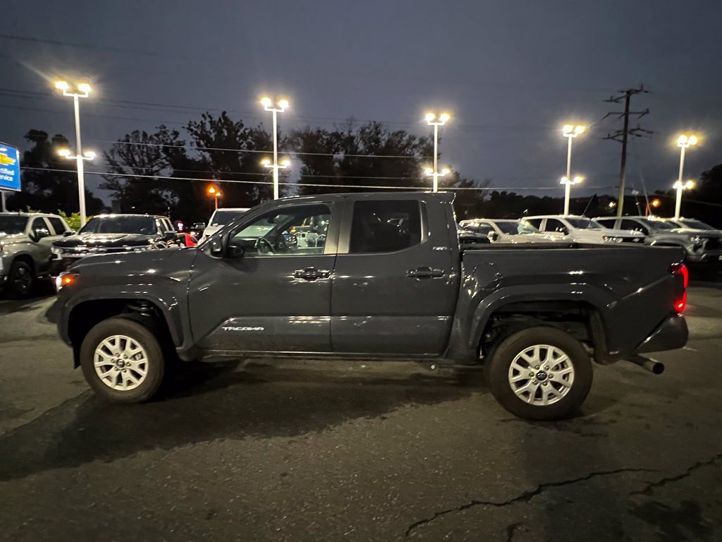 Used 2024 Toyota Tacoma SR5 AWD/4WD image 8