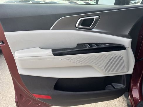 Used 2022 Kia Carnival LX image 16