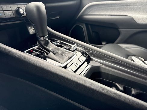 Used 2024 Jeep Compass Latitude w/ Sun and Sound Group image 24