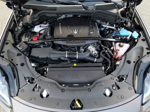 Used 2025 Maserati Grecale Modena AWD/4WD image 56