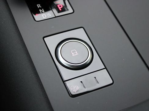 New 2026 Land Rover Discovery Limited Edition AWD/4WD image 17