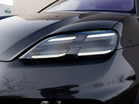 Certified 2025 Porsche Macan 4S Electric image 11