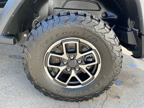 Used 2025 Jeep Wrangler Unlimited Rubicon w/ Steel Bumper Group AWD/4WD image 15