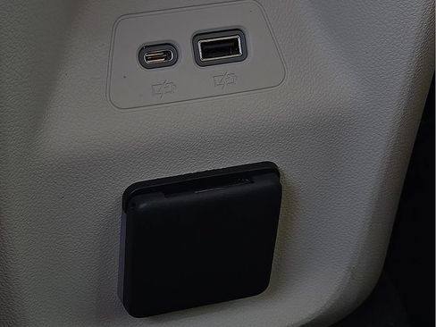 Used 2023 Buick Envision Avenir AWD/4WD image 10