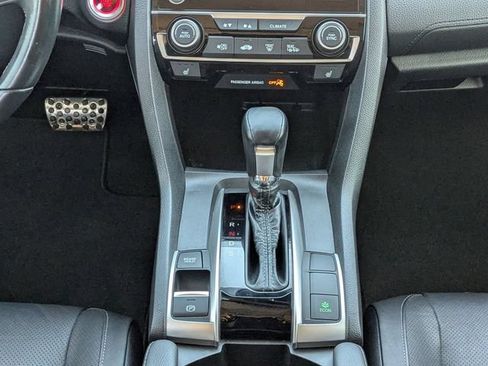 Used 2019 Honda Civic Touring image 17