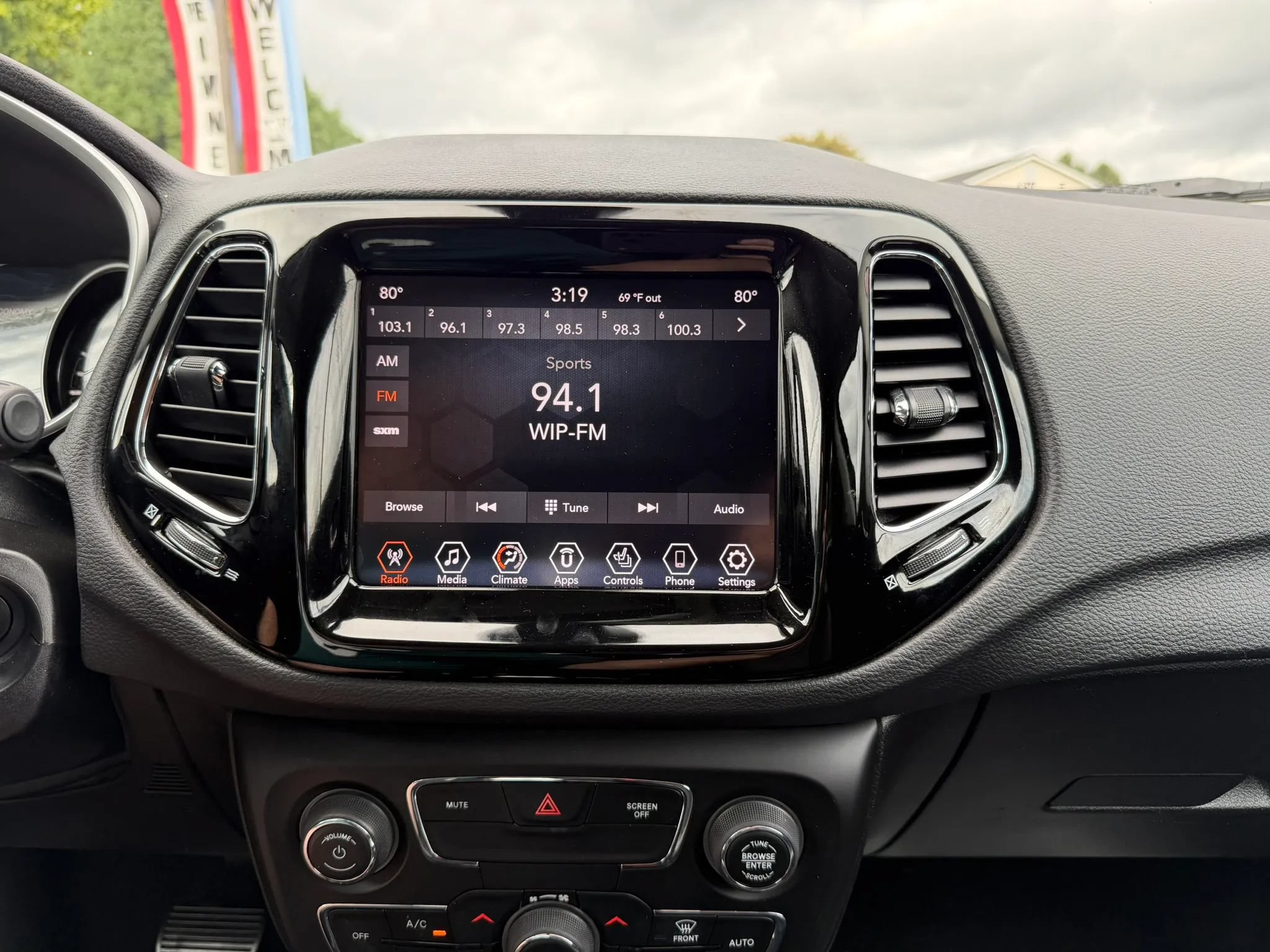 Used 2020 Jeep Compass Limited AWD/4WD image 21