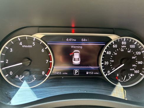 Used 2025 Nissan Sentra SV image 10