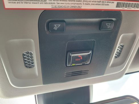 Used 2021 Toyota Camry LE image 32