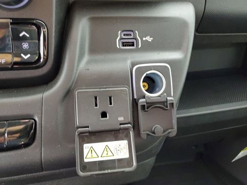 Used 2024 RAM ProMaster 2500 w/ Quick Order Package 22G SLT image 17