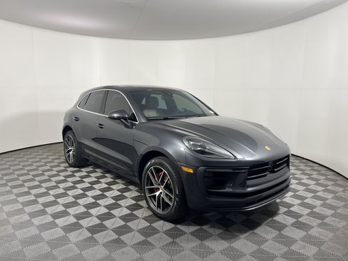 Certified 2024 Porsche Macan S AWD/4WD image 9