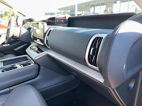 New 2025 Ford Expedition Active image 21