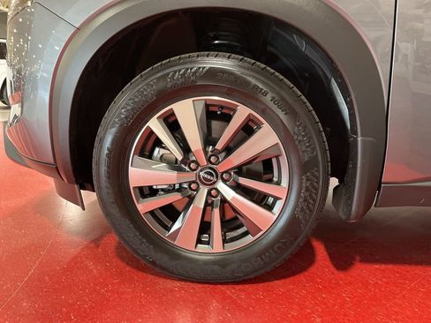 Used 2025 Nissan Pathfinder SL image 9