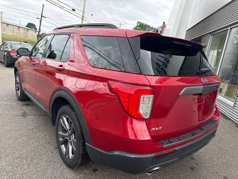 Used 2024 Ford Explorer XLT w/ Equipment Group 202A AWD/4WD image 8