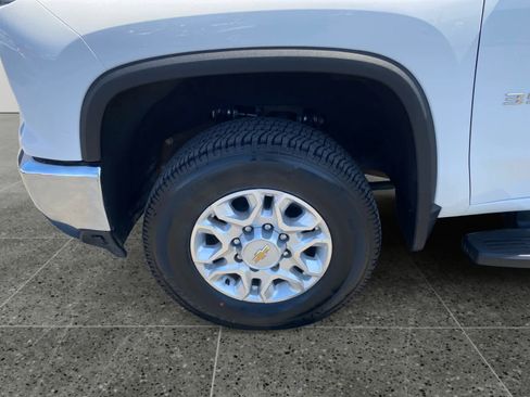 Used 2024 Chevrolet Silverado 3500 LT AWD/4WD image 14
