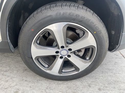 Used 2016 Mercedes-Benz GLC 300 4MATIC image 4