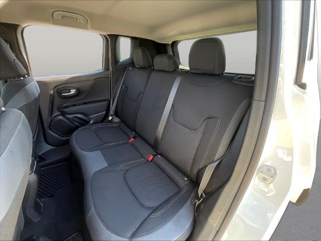 Used 2023 Jeep Renegade Altitude AWD/4WD image 23