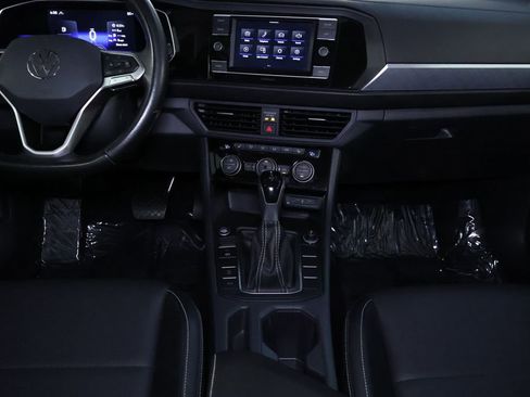 Used 2022 Volkswagen Jetta SE w/ Panoramic Sunroof Package image 16