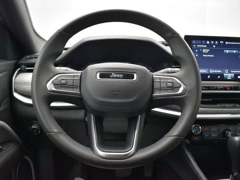 Used 2024 Jeep Compass Latitude image 16