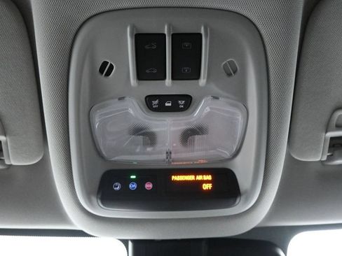 Used 2025 Chevrolet TrailBlazer LT w/ Convenience Package AWD/4WD image 19