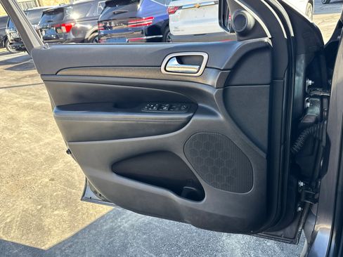 Used 2015 Jeep Grand Cherokee Laredo w/ Quick Order Package 23E image 16