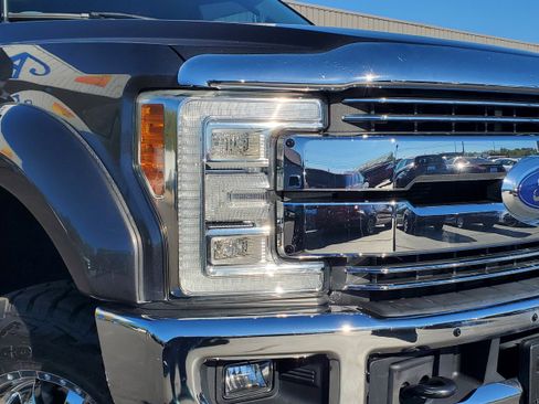 Used 2017 Ford F250 Lariat w/ Lariat Ultimate Package AWD/4WD image 6