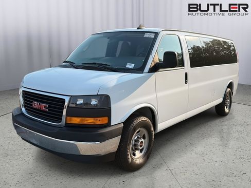 Used 2023 GMC Savana 3500 LS w/ Chrome Appearance Package RWD image 1