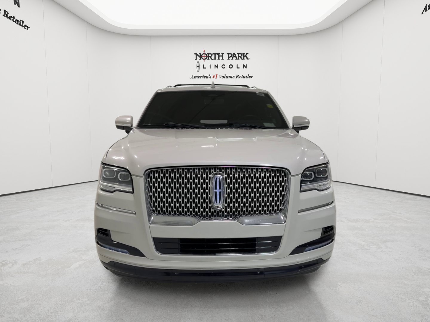 Used 2023 Lincoln Navigator Reserve AWD/4WD image 8