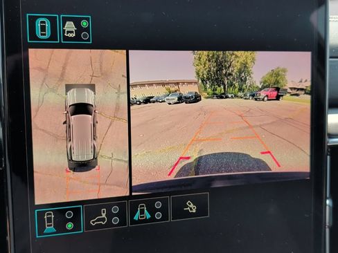 Used 2025 GMC Yukon Denali AWD/4WD image 12