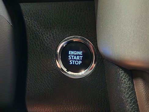 Used 2019 Toyota Highlander XLE FWD image 40