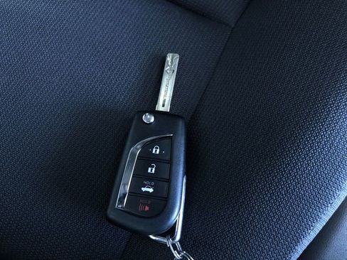 Used 2025 Toyota Corolla LE image 31