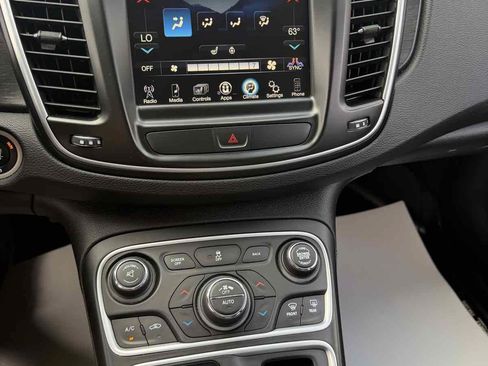 Used 2017 Chrysler 200 Limited Platinum w/ Comfort & Convenience Group FWD image 22