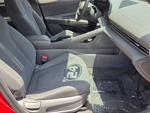 Used 2024 Hyundai Elantra SEL FWD image 18