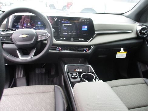 New 2026 Chevrolet Equinox LT w/ Convenience Package II image 13