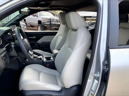 Used 2025 Toyota Tacoma Limited image 7