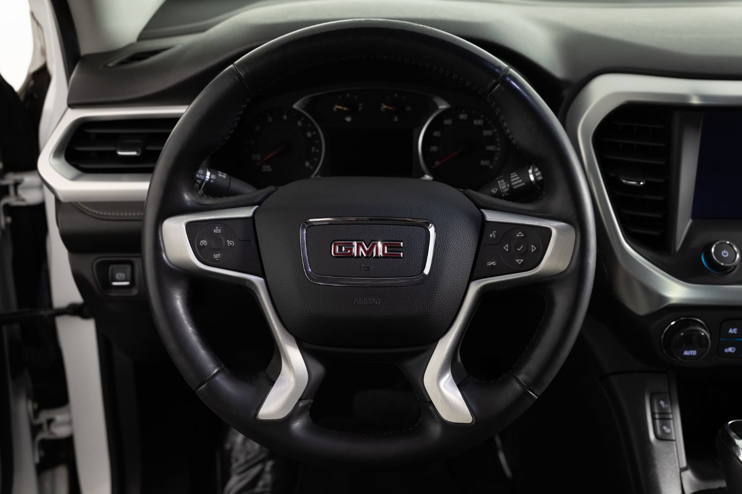 Used 2018 GMC Acadia SLT FWD image 33